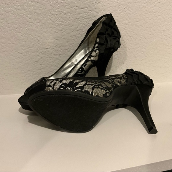 Sexy Black Lace and Ruffle Heels, Sz 9.5 - Picture 4 of 7